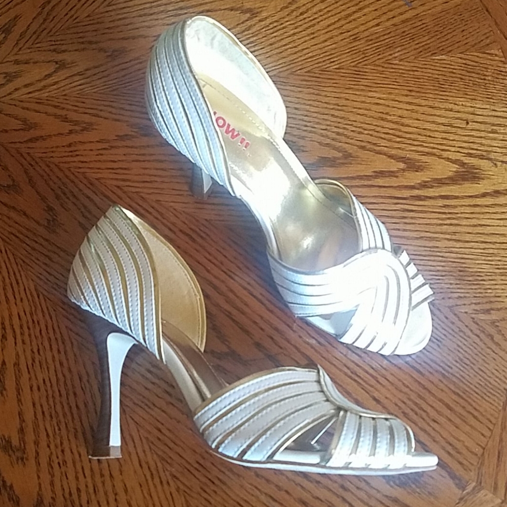 Peep-toe heels